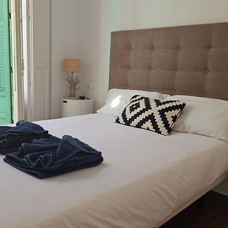 Chic Casa Cathedral At Calle Fresca 2-Bedroom Apartment In Malaga City Center 외부 사진