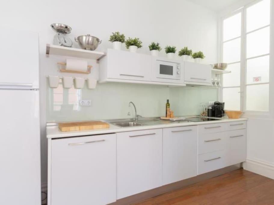Chic Casa Cathedral At Calle Fresca 2-Bedroom Apartment In Malaga City Center 외부 사진
