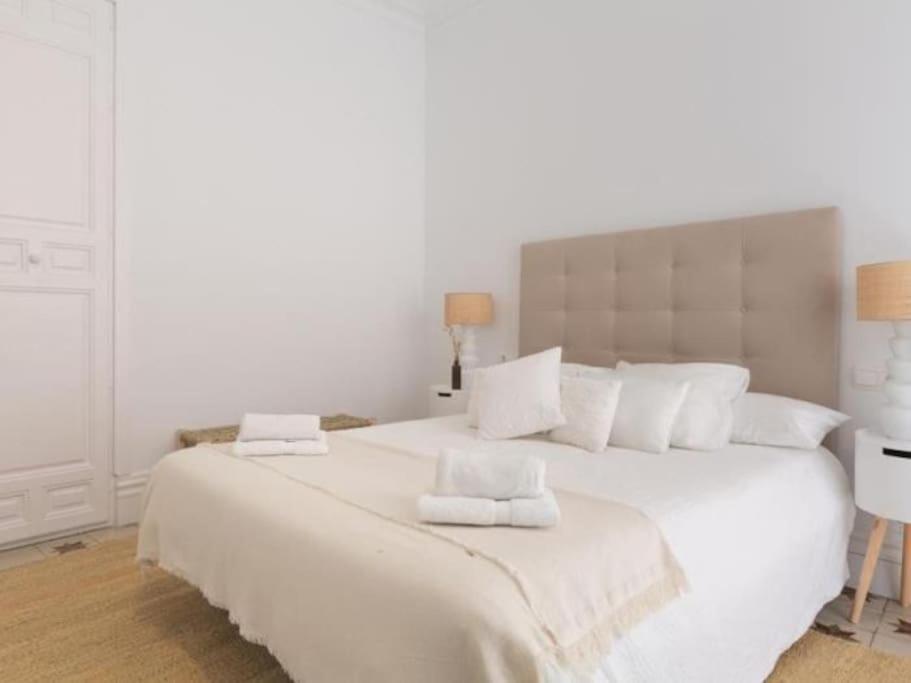 Chic Casa Cathedral At Calle Fresca 2-Bedroom Apartment In Malaga City Center 외부 사진