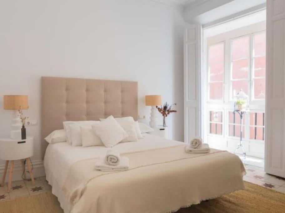 Chic Casa Cathedral At Calle Fresca 2-Bedroom Apartment In Malaga City Center 외부 사진