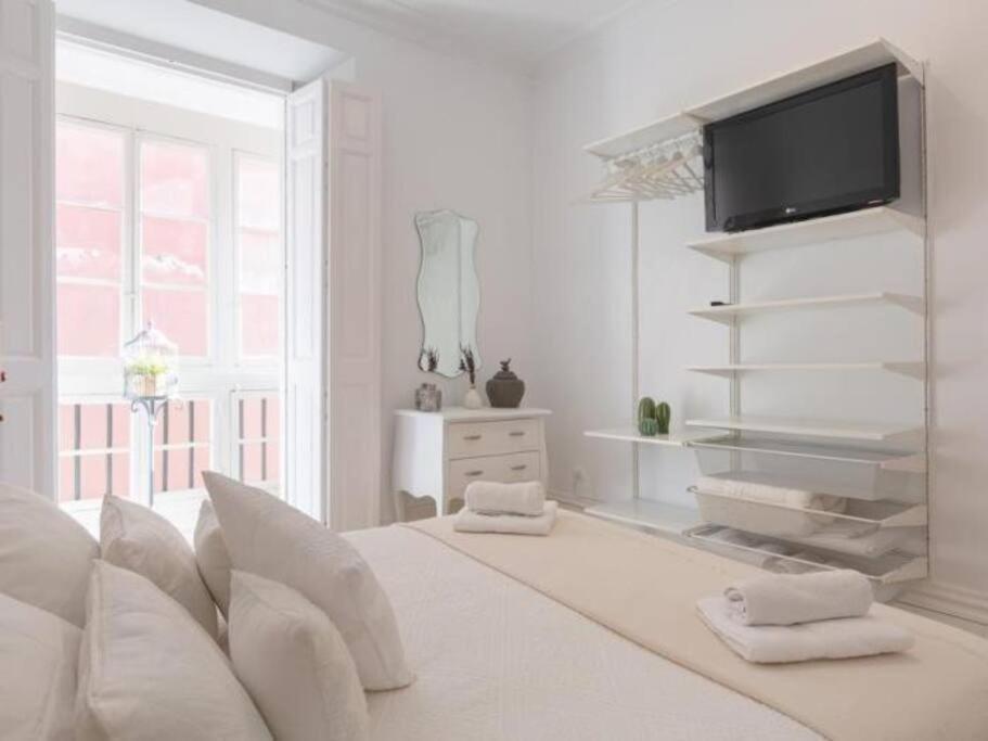 Chic Casa Cathedral At Calle Fresca 2-Bedroom Apartment In Malaga City Center 외부 사진