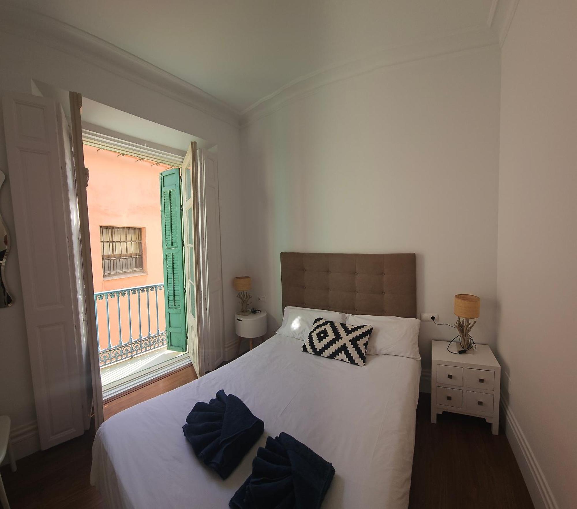 Chic Casa Cathedral At Calle Fresca 2-Bedroom Apartment In Malaga City Center 외부 사진