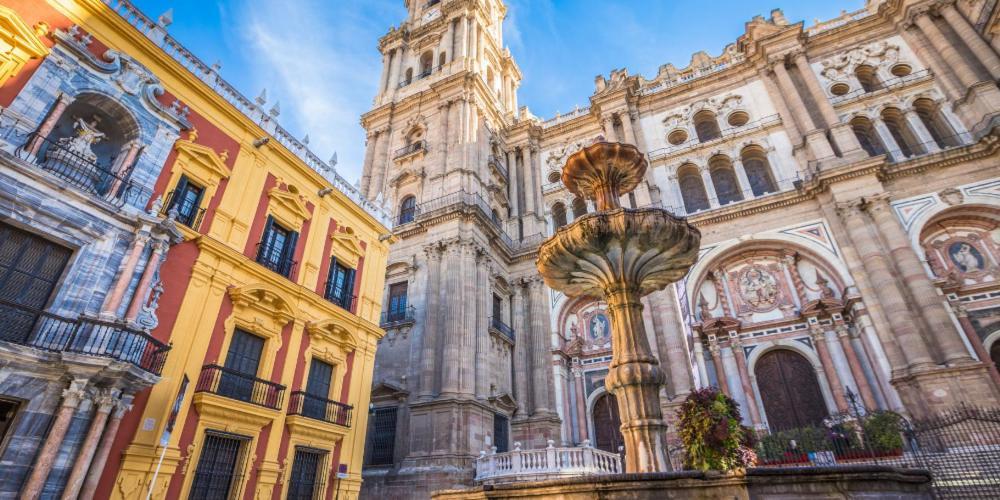 Chic Casa Cathedral At Calle Fresca 2-Bedroom Apartment In Malaga City Center 외부 사진